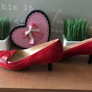 Tod’s suede and leather red heel